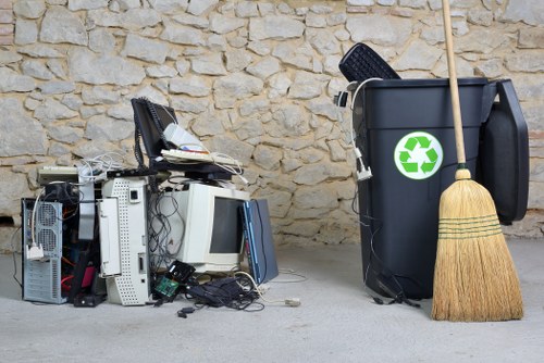 Advantages of using professional flat clearance services